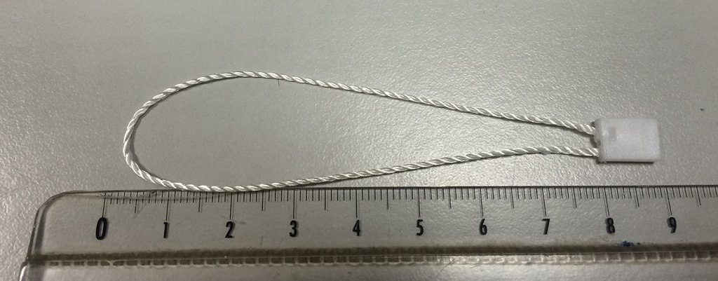 Attache cordon à serrage fixe BLANC pour étiquette à trou fil de 18 cm fermé 9cm 